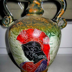 553a-AMFORA GRECEASCA din ceramica colorata cu scena antica.