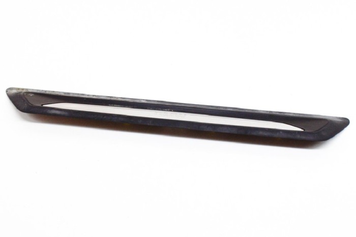 Ornament prag dreapta față BMW 3 F30, F80 2016 OEM: 7410460,7289215,7289216 11528378