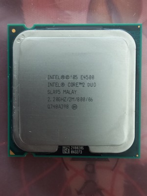 Intel Core 2 Duo: E4500 , 2,2 GHz/cache 2 MB/bus speed 800MHz/-Socket 775 foto
