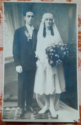 Fotografie tip carte postala, necirculata, mire si mireasa, inceput de secol XX foto