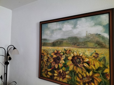 C&amp;acirc;mp cu floarea soarelui &amp;icirc;n peisaj cu castel, pictură mare pe p&amp;acirc;nză foto