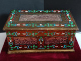 Lada, Cutie, caseta din lemn imbracata in tabla metal, ornamente emailate