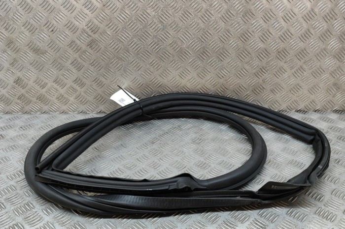 Garnitura ușă dreapta față PORSCHE 911 992 2024 OEM: 992831704P,992.831.704.P | 25340909