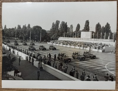 Parada de 23 august 1984// fotografie foto
