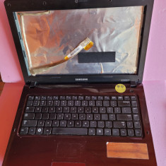 placa de baza si carcasa incompleta SAMSUNG R480 -pentru piese -