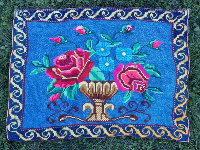 Peretar vechi carpeta taraneasca populara cusatura, Maramures anii 60-70, model cu cos cu trandafiri