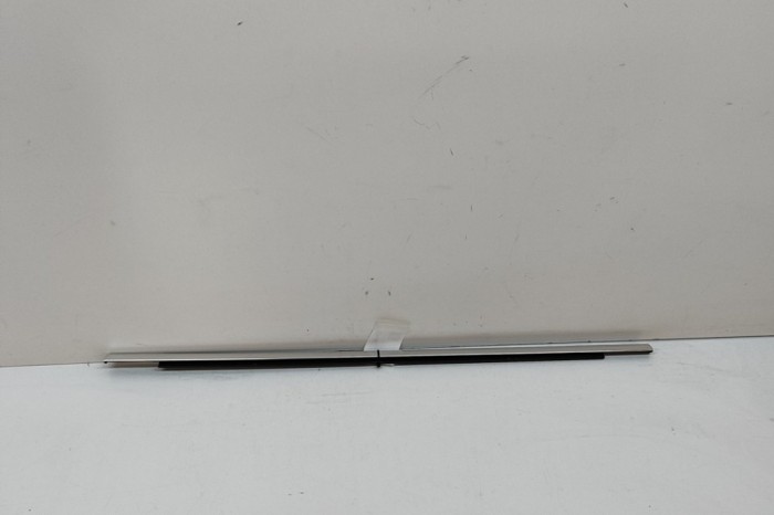 Chedar geam ușă st&acirc;nga spate VW PASSAT Variant B7 365 2012 OEM: 3C9839475E 30190948