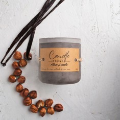 Lumanare parfumata handmade din ceara naturala de soia 100%, aroma Alune si vanilie, Recipient ceramic, 150 g