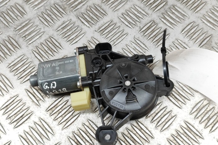Motor macara geam ușă dreapta spate AUDI Q7 4M 2016 OEM: 8W0959801,0130822705 | 28423871