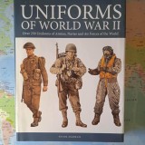 Uniforms of World War II: peste 250 Uniforms of Armies, Navies and Air Forces of the World