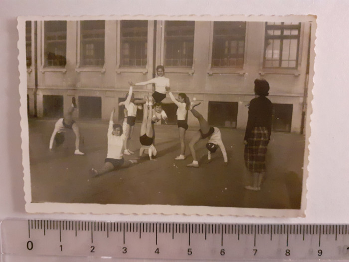 Lot 8 poze cu Spartachiada de Gimnastică din 1956