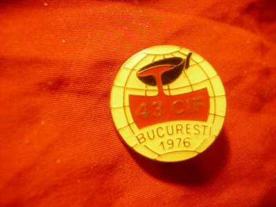 Insigna Comunista 43 CIF Bucuresti 1976, metal si email , d=2,2cm foto