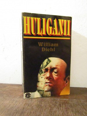 HULIGANII - WILLIAM DIEHL foto