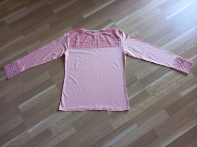 Bluza cu maneca lunga si dantela, material elastic, NOUA foto