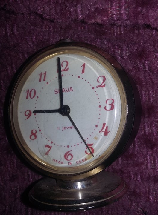 Ceas vechi de masa Slava,ceas de colectie,ceas in starea care se  vede,T.GRATUIT | Okazii.ro