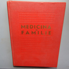 MEDICINA IN FAMILIE -COLECTIV DE AUTORI ANUL 1975