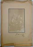 FOTOGRAFIE SEMNATA OLOGRAF DE FRANZ MANDY , OFITER ROMAN CU UNIFORMA SI SPADA , POZA IN INTERIOR , CU FAMILIA , INCEPUTUL SEC. XX