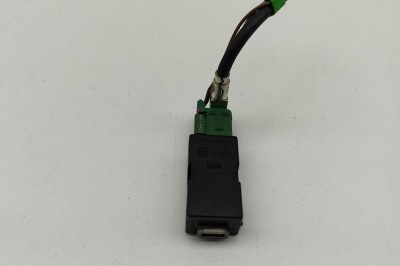 USB SKODA KAROQ NU7 2024 OEM: 3G5035726 | 31847789 foto