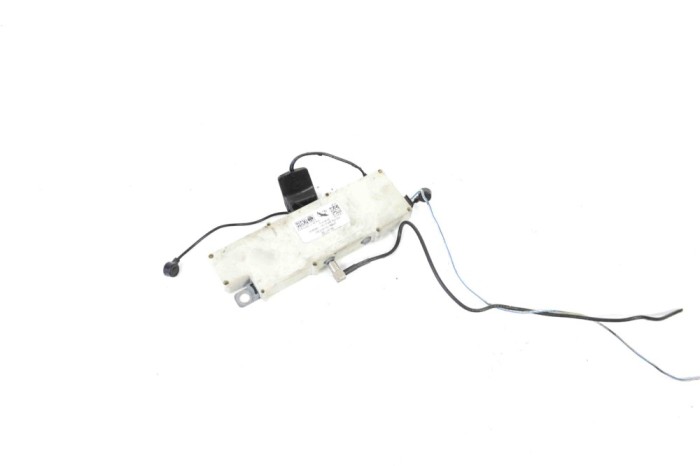 Amplificator de antena JAGUAR S-TYPE X200 2004 OEM: 2R83-18C847-BC