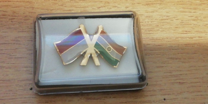 QW9 N3 37 - insigna - steaguri - Indonezia - India