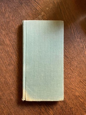 Georgeta Stoica - La maison et la maisnee du paysan roumain (text in limba rusa) foto