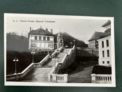 AKVDE24 - Piatra-Neamt - Squarul Catedralei foto