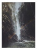 Tablou Canvas, "Curcubeu deasupra cascadei misterioase", Cascadă, St&acirc;nci, Apă, Curcubeu, Ploaie, Natură, Curgere, Măreție, Roci, Aburi, 26 x 39 cm, CM