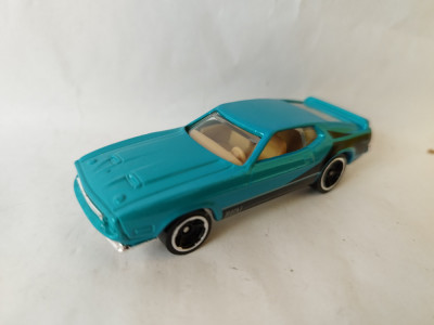 bnk jc 2022 Hot Wheels &amp;#039;71 Mustang Mach 1 - Ford Mustang 5pack foto