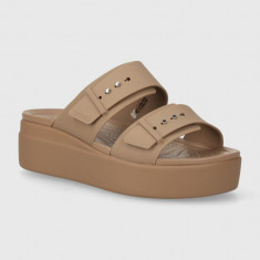 Crocs papuci Brooklyn Low Wedge Sandal femei, culoarea maro, cu platforma, 207431