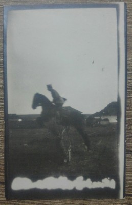 Militar calare in cursa cu obstacole// fotografie perioada interbelica foto
