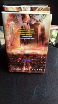 ORASUL INGERILOR CAZUTI - CASSANDRA CLARE foto