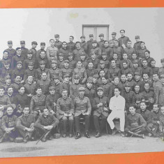 Fotografie anii 1920 ofiteri romani in centru Colonel cu Ordinul Mihai Viteazul