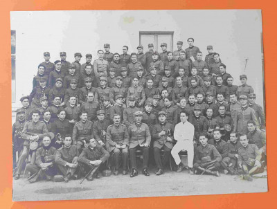 Fotografie anii 1920 ofiteri romani in centru Colonel cu Ordinul Mihai Viteazul foto