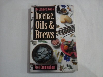 THE COMPLETE BOOK OF INCENSE, OILS &amp;amp; BREWS - SCOTT CUNNINGHAM foto