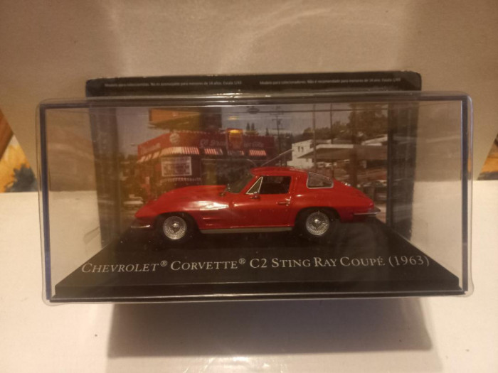 Macheta Chevrolet Corvette C2 Sting Ray coupe - 1963 1:43 Muscle Car