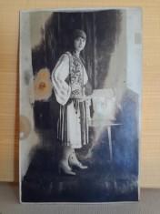 Fotografie: Poeta Florica Ciura, in costum popular foto