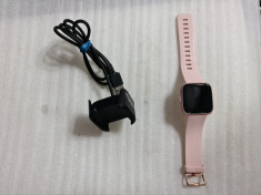 Ceas smartwatch Fitbit Versa, Bluetooth, Wi-Fi, Patrat, roz - poze reale foto