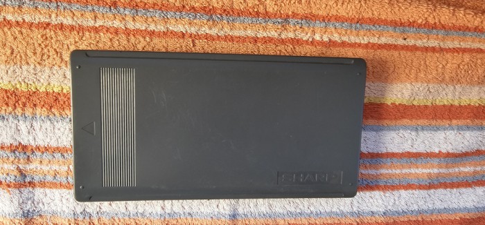 CALCULATOR SHARP PC-E500 , ANUL 1989 , ESTE RARITATE IN ROMANIA .