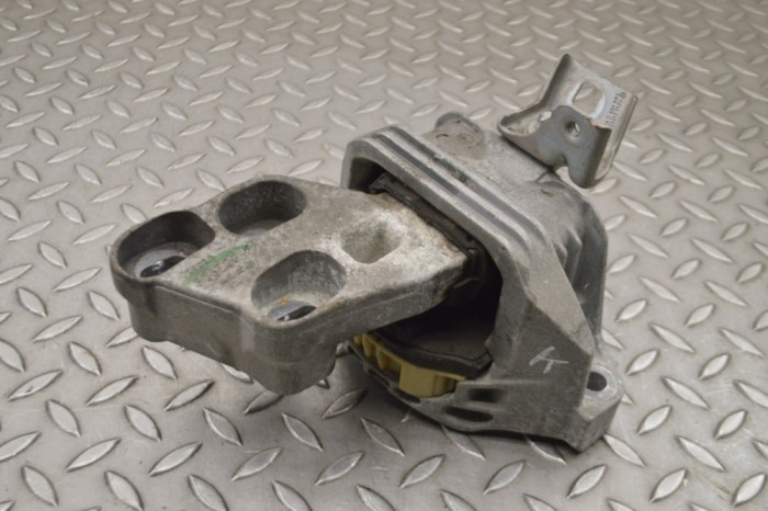 Suport motor st&acirc;nga INFINITI Q30 2016 OEM: 26023,326E23F 15464442