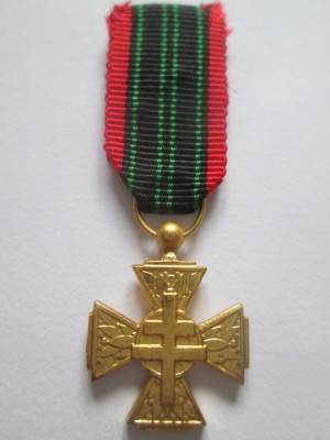 Rara! Medalia franceza miniatura:Crucea combatantului voluntar al rezistentei foto