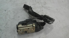 Broasca inchidere usa stanga spate Renault Megane2 Berlina / Renault Grande Scenic An 2003-2008 cod 8200028463 foto