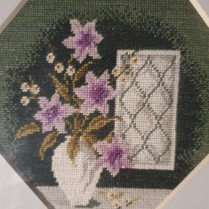 Goblen vintage, Orhidee roz in vaza, 80 cm patrati, lucrat manual anii 90, rama