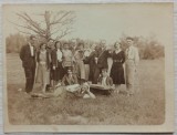 Tineri la picnic, cu tambal si viori// fotografie Romania interbelica