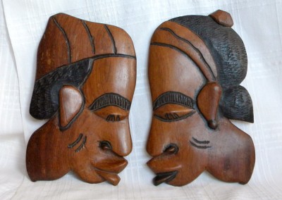 Set 2 sculpturi etnice africane Gambia, profiluri cuplu, altorelief lemn pictat foto