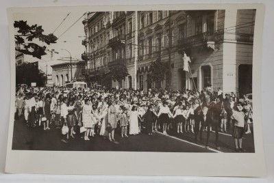 BUCURESTI , BULEVARDUL 6 MARTIE ( AZI , ELISABETA ) , CARNAVALUL PIONIERILOR &amp;#039; UVERTURA VACANTEI &amp;#039; , FOTOGRAFIE DE PRESA NR. 5 , 1973 foto