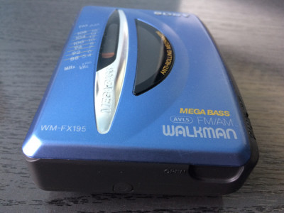 FM/AM SONY WALKMAN WM0FX195 SEMIFUNCTIONAL DIN 1999!CITITI CU ATENTIE DESCRIEREA foto