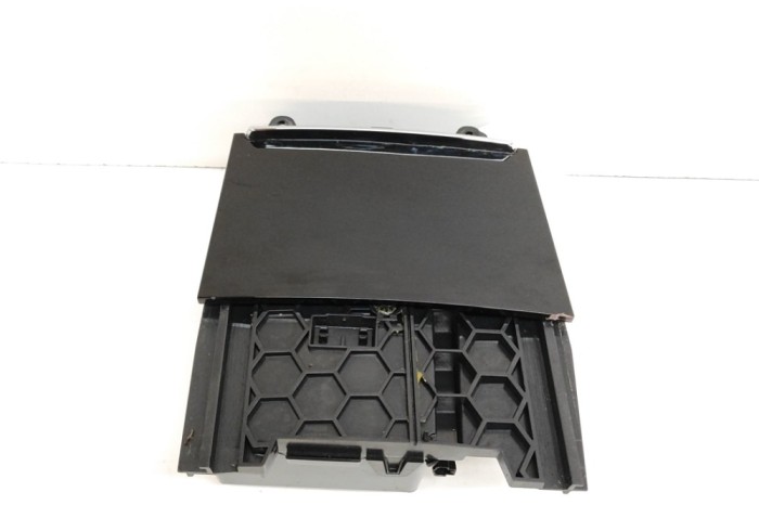 Scrumiera SKODA KAROQ NU7 2020 OEM: 567863077,57C863077,57C863077A 23994472