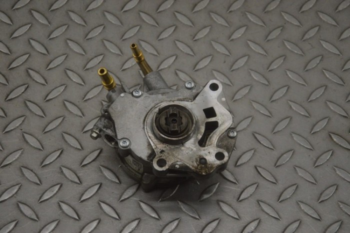 Pompa de vacuum LAND ROVER RANGE ROVER SPORT II L494 2017 OEM: 70448313000,18T022/0010 23414240