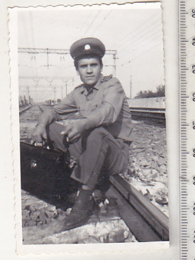 bnk foto - Militar pe liniile de tren