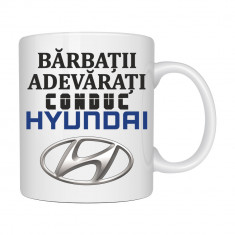 Cana personalizata ?Barba?ii adevara?i conduc HYUNDAI?, auto, alba, 330 ml Termosensibila - Rosu exterior foto